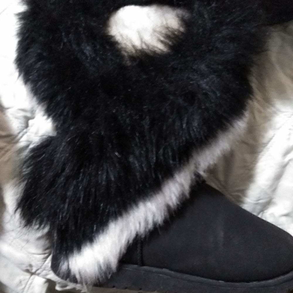 STYLISH Black & White Fur Topped Boots!